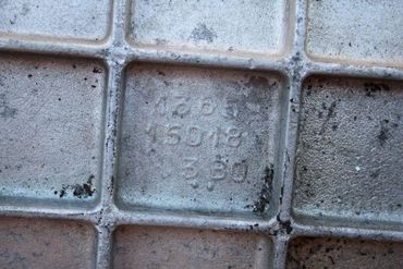 104584