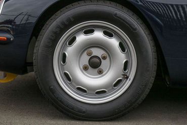 159400