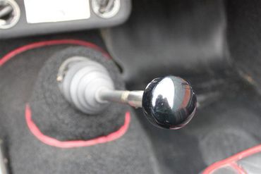 72735