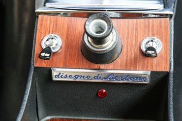 156562
