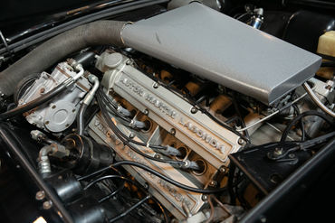 251208 Aston V8 81