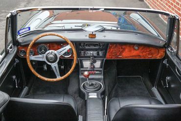 157402