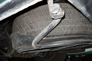 8906
