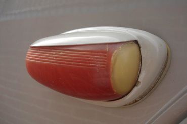 13585
