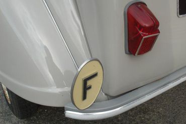 13589