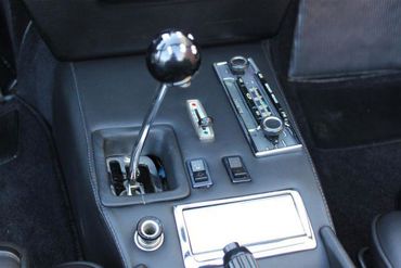57296