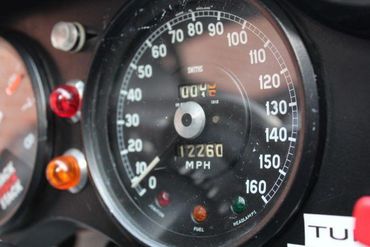 111043