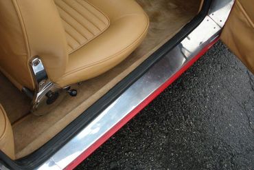 25735