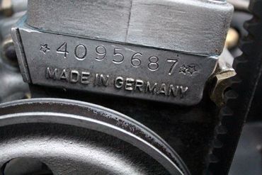111585