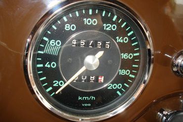 9989