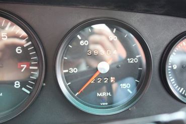 104989