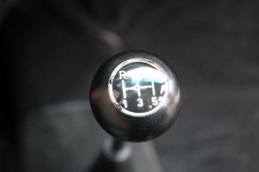 104995