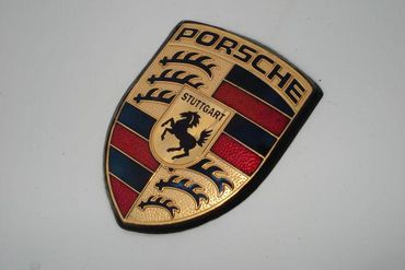 18572